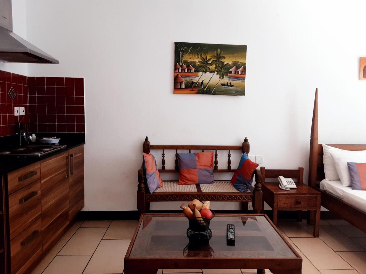 Cowrie Shell Beach Apartments Official Bamburi Exteriér fotografie