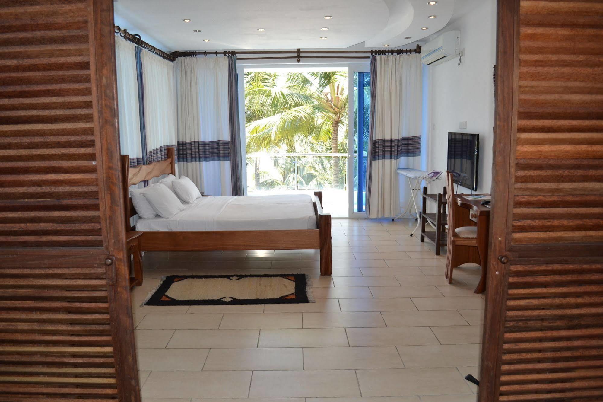 Cowrie Shell Beach Apartments Official Bamburi Exteriér fotografie